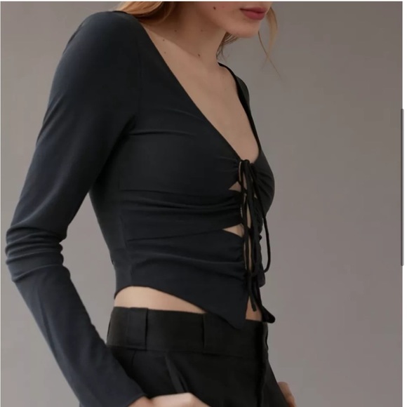 Black UO Elena Drawstring Cutout Top Size Small - Picture 6 of 7